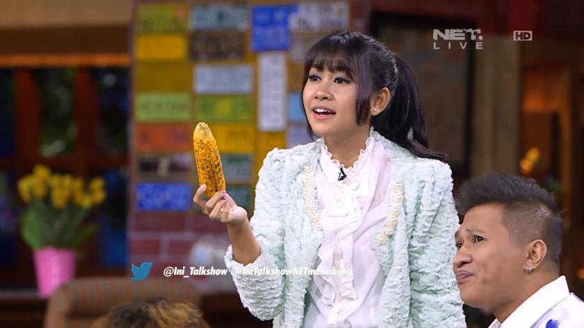 camelliamell's tweet photo. Tak selamanya jagung itu direbus.. RT @netmediatama: Ayoooo, kenapa jagung ini dibakar? #IniTalkshowNETmenabung http://t.co/P8CkS8Fvuf