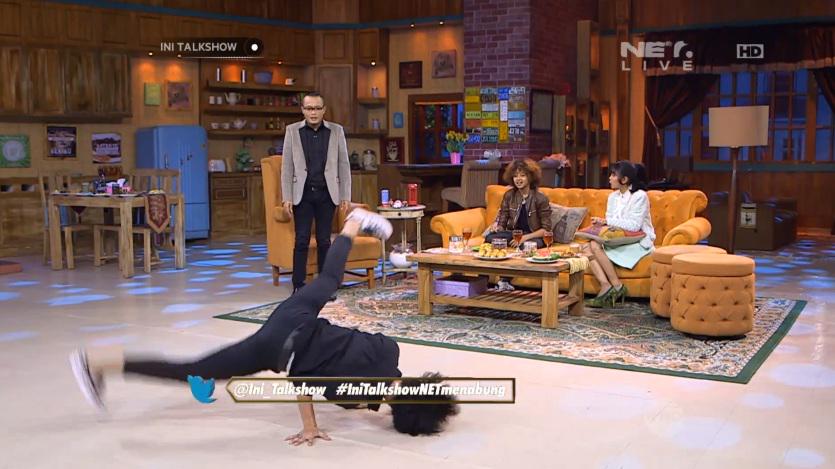 NayLaMC_SBlast's tweet photo. RT @netmediatama : Keren banget ya
@bismakarisma breakdance di
@Ini_Talkshow
#IniTalkshowNETmenabung
http://t.co/v3YRNwIbQD