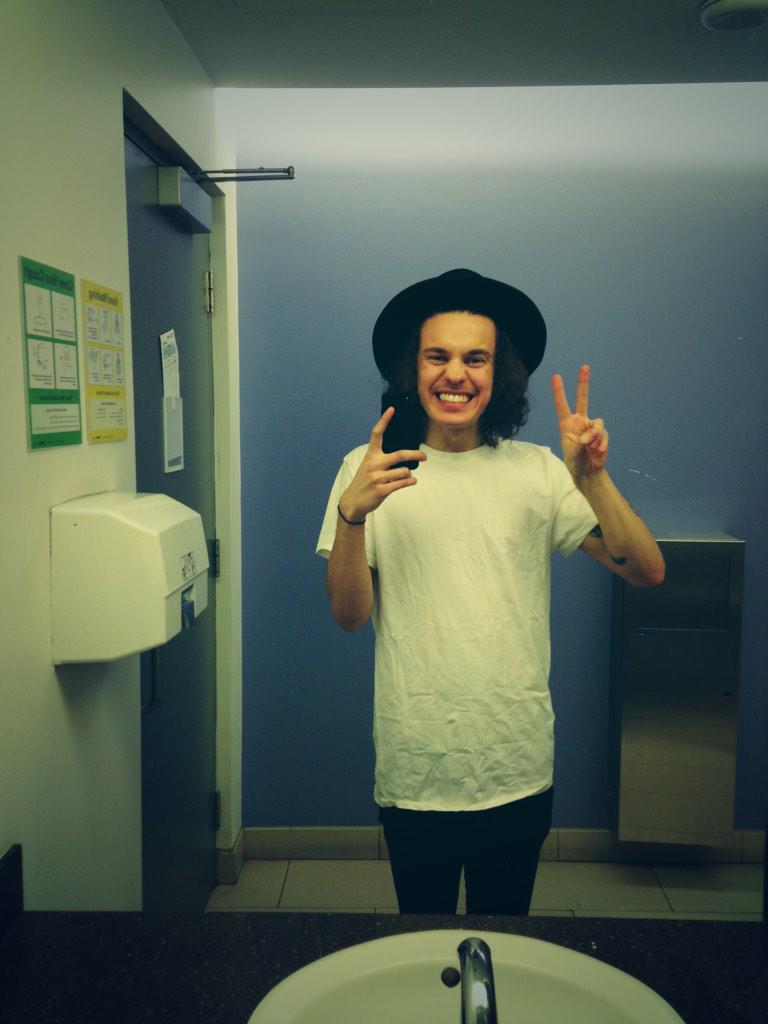 kurtisconner's tweet image. this filter is called cool so it's fitting
