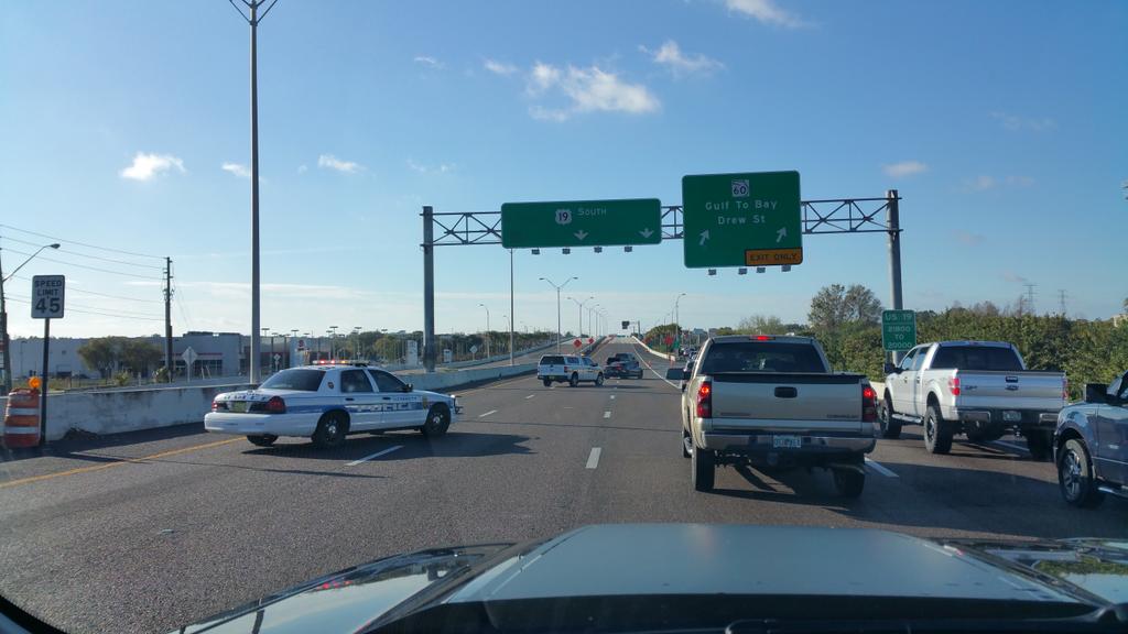 appdev84's tweet image. All SB traffic on #US19 being diverted to Gulf to Bay exit #pinellas #accident