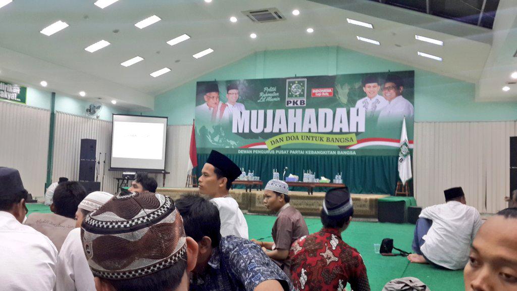 DPP_PKB's tweet image. Monggo merapat, isi tempat yg masih kosong.. sebelum acara dimulai #Mujahadah