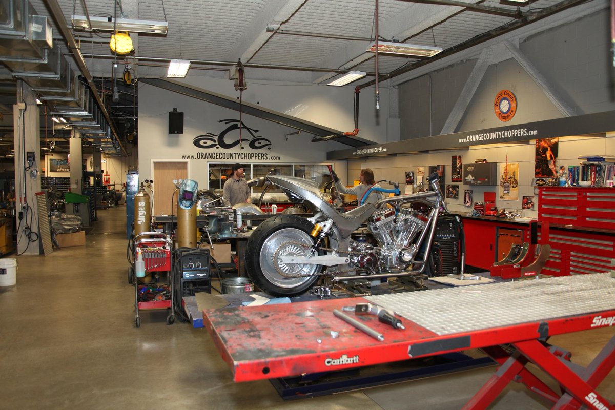 OCChoppers's tweet photo. Bending metal and building bikes. It's the OCC way! #madeintheusa #handmade #customchoppers #occ #weilding #metalwork http://t.co/37mqrubLqL