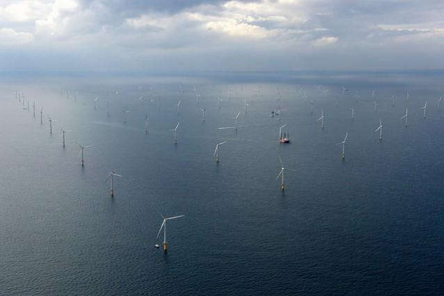 U.K. approves world’s largest offshore wind farm, farthest ever from the coast thkpr.gs/3624035