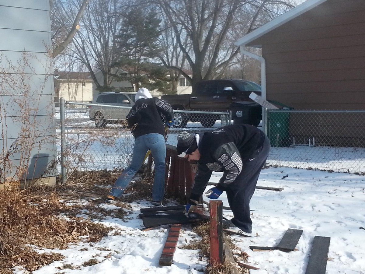 CPHSLeoClub's tweet photo. During staff development day of Feb 17,  Leo club members helped at a house for Habitat for Humanity http://t.co/moVCDOhxl2