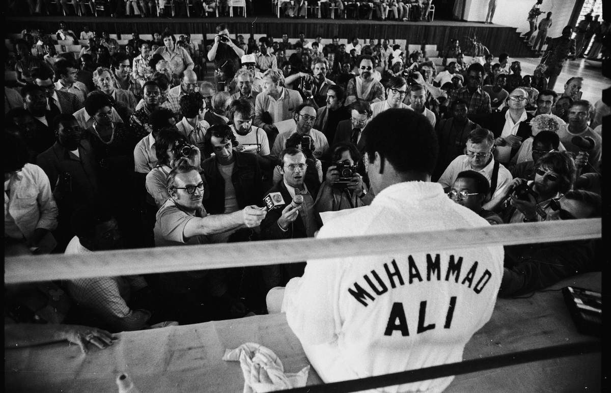 darrenrovell's tweet photo. Details of Under Armour's signing of @Muhammad Ali http://t.co/0jcDG8Xgh5 http://t.co/c078JHQYVM