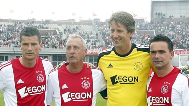 Ajaxshowtimecom's tweet photo. Ajax-leiding richt zich op volgend seizoen : http://t.co/D3ujxkGDRK #ajaxshowtime #ajax http://t.co/Br70trnEIR