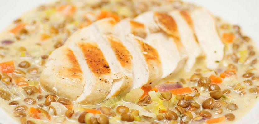 deliathomeuk's tweet image. Stunning crispy #chicken with creamy lentils, leek, carrots and thyme. Healthy and tasty! #lovefood #delimenu