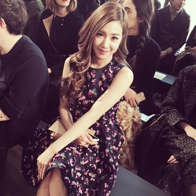 [PIC][18-02-2015]Tiffany tham dự Tuần Lễ Thời Trang NYC "MICHAEL KORS Fall 2015 Runway Show" vào hôm nay B-Iyks8CQAA6yhc