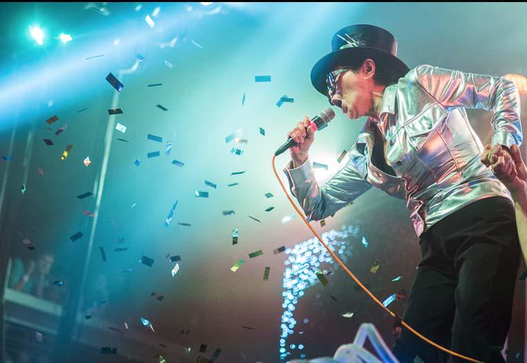 Happy Birthday to Yoko Ono!! Here\s a pic of her performing with The Flaming Lips. (Photo: Joe Papeo) 