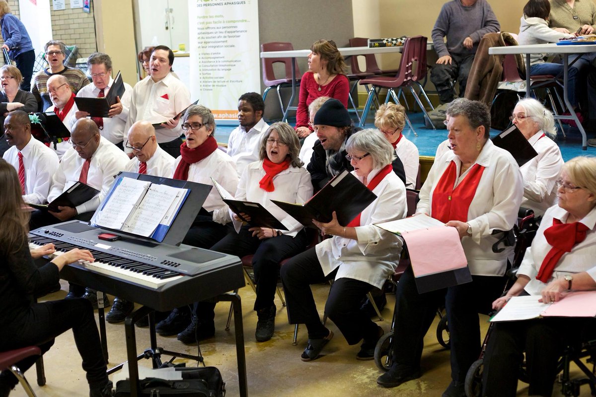 AQPAMtl's tweet photo. Mario @SaintAmandM s'est joint à la chorale pour un moment qui se vivait avec "Les Yeux du Coeur" #aphasie #merci http://t.co/16hr8P1SEv