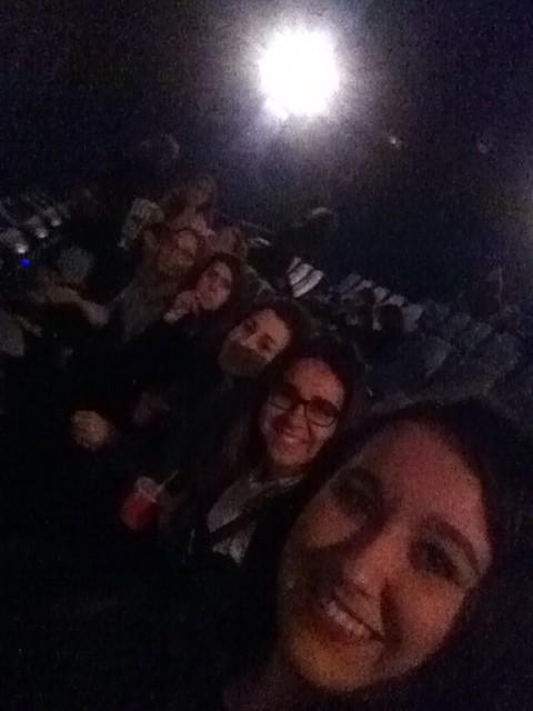ClauconK's tweet photo. 50 sombras de Grey con las chulas @eva_fb @raqueelpf @sil_im @AngelaRodiguez @Andrea1411Lopez @cezubs @maria1_ver http://t.co/Ghqtm8UPnr
