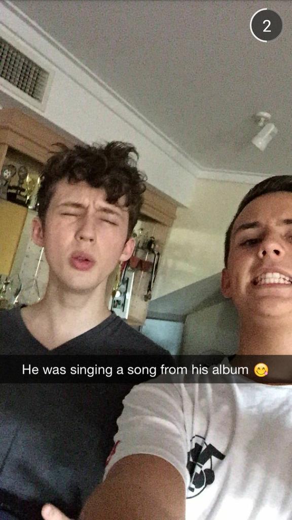 Troye Sivan (@troyeeesivannn) on Twitter photo 