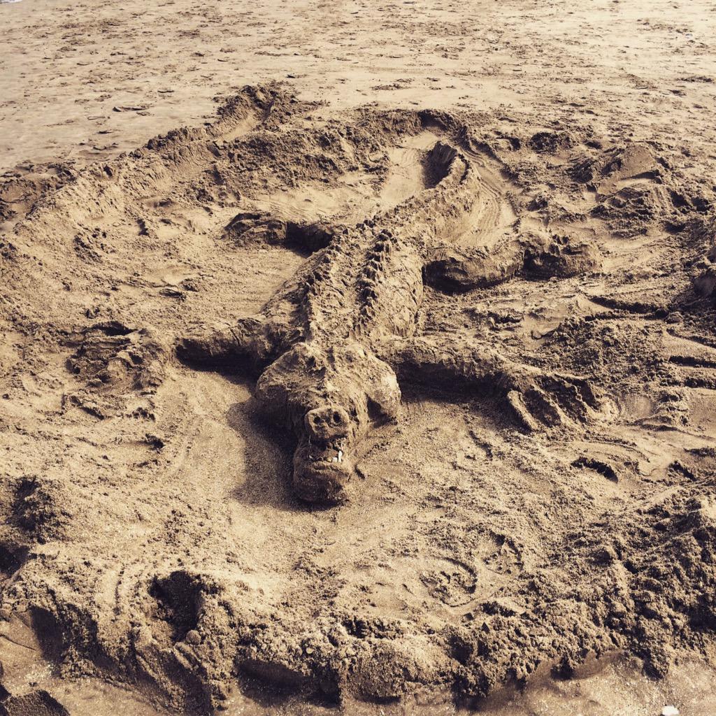 Estabamos aburridos... y pintó jugar con la arena <a href="/EmiBadano/">Pelu</a>