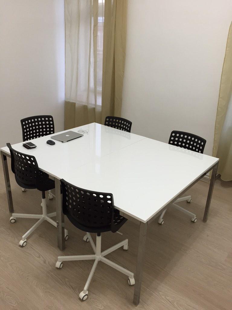 marele's tweet image. so, we have a meeting room... ok, at least it's starting to look like one :)