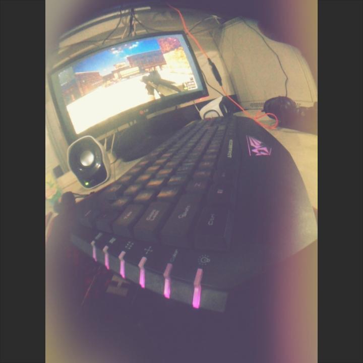 nvl_taska's tweet photo. #armageddon #ak770i #keycaps #keyboard #game #pointblank #equip #gear #up #shine #colour http://t.co/ItN7biBg0z