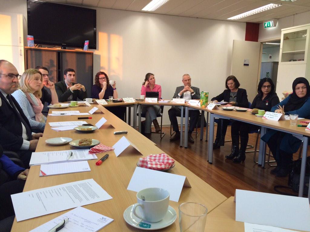UtrechtAJ's tweet photo. Rond de tafel met oa @Loesypma over radicalisering &amp; onderwijs. Men maakt zich zorgen en zoekt naar oplossingen http://t.co/ZqgfQAaO2V
