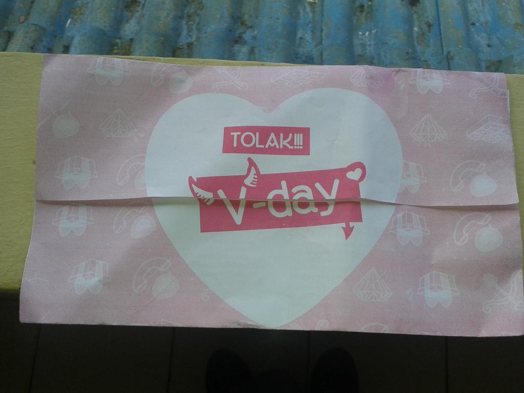 YasintaP's tweet photo. Tolak Vday guys :-D http://t.co/TCz5UuK459