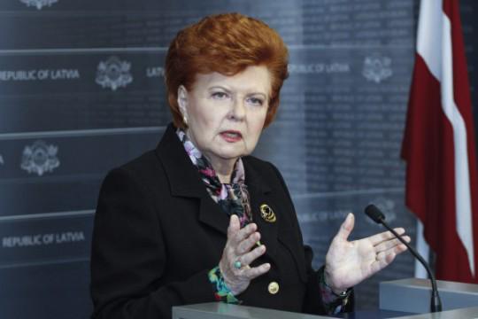 AnitaDaukste's tweet photo. Tauta - uzpērkama, Saeima - nē? Vīķe-Freiberga: tautai vēlēt prezidentu būtu bīstami http://t.co/O2DZFwpTUR http://t.co/3xBshoHySC”