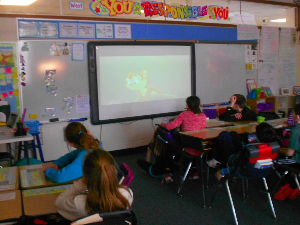 wadelman8's tweet image. Learning about internet safety with Faux Paw! #techframework