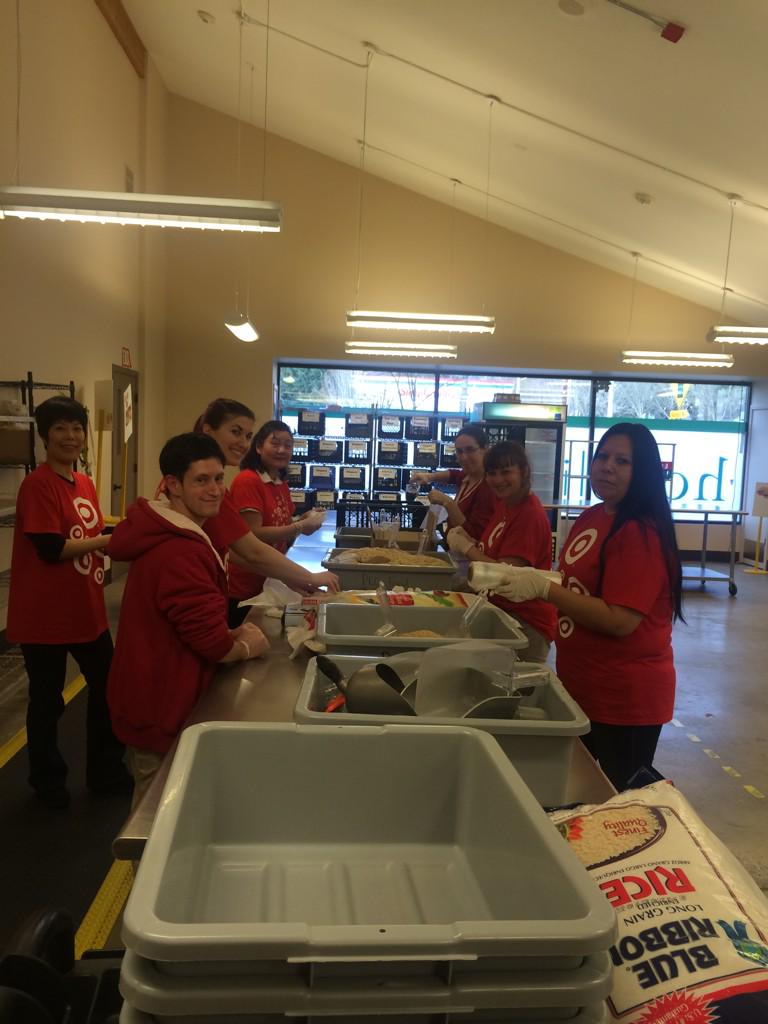 T995 showing their love for their community and Target for Vday! #d166communitylove #R100sharesthelove