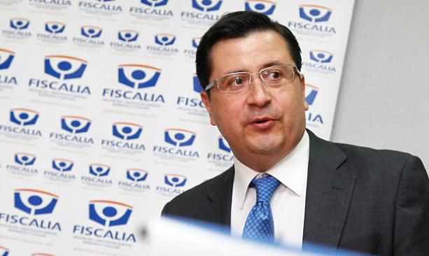 latercera's tweet photo. Fiscal "procedió a incautar antecedentes" en la Seremi de Vivienda en Rancagua #CasoCaval http://t.co/SHbIAfM8XC http://t.co/eLXVK12jn3