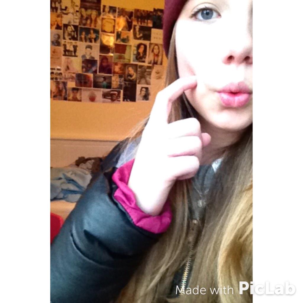 vodkajvtin's tweet photo. #selfieconsofia Alla viscardi insomma๐ @sofia_viscardi http://t.co/hLN95rfJ5k