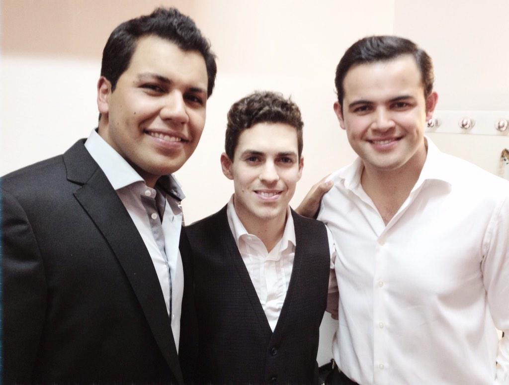 rodrigoydiego's tweet photo. Mañana estaremos abriendo el concierto de nuestro talentoso amigo @cavazosoficial en el @LunarioMx no se lo pierdan 🙌 http://t.co/BrNAODAlmI