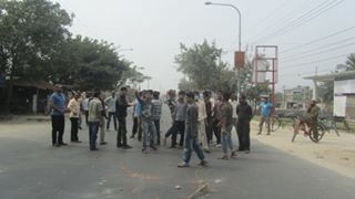 technolozia_com's tweet photo. #Shibir blocked the #Dhaka-#Rajshahi 
higway, against #InjusticeVerdict of #Jamaat Leader #AbdusSubhan
#Bangladesh http://t.co/sDvf0R6U87