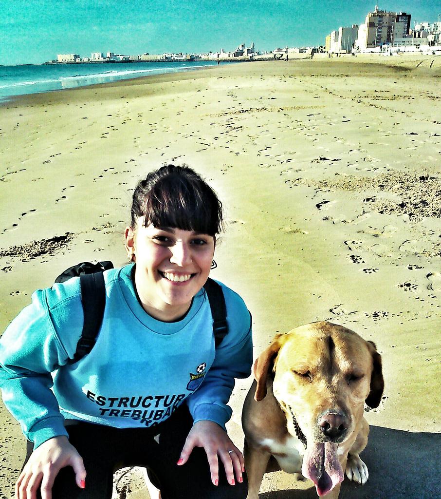 groire's tweet photo. Buen Paseito por la playa http://t.co/zFDVBJFFX7