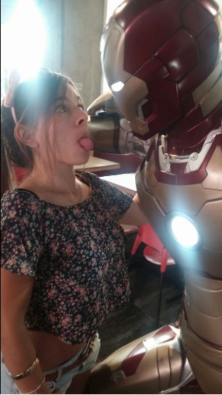 xGoddessMaux's tweet photo. Nice meeting you #IRONMAN.. :p
#GoddessMau #meetsironman http://t.co/RjEK1edKg6