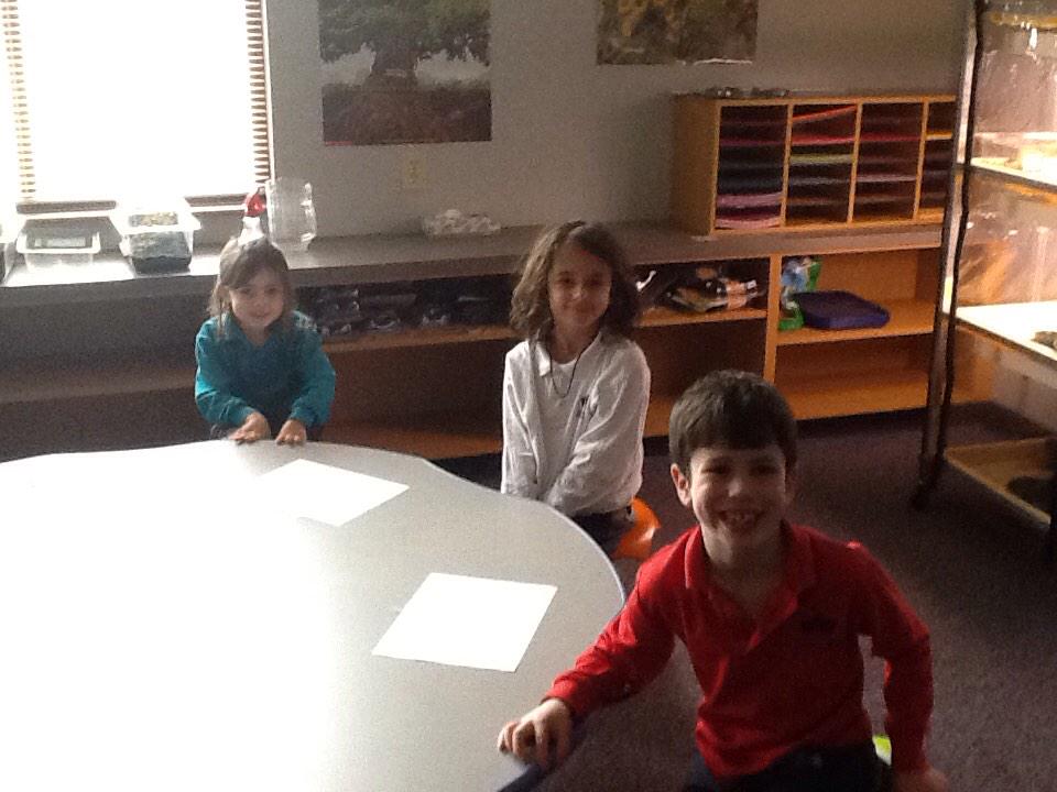 MsIsrael1's tweet image. A science lesson from Mrs. Cater! We are learning about the fish in the tank. #sciencelab #davis1