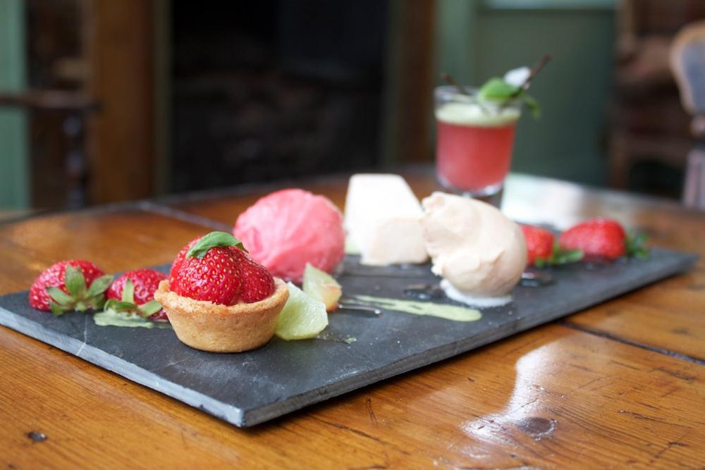 What's the best spot for a bit of lunch or dinner you think? I say #MarketRowCafe @SwanSouthwold #BecclesHour