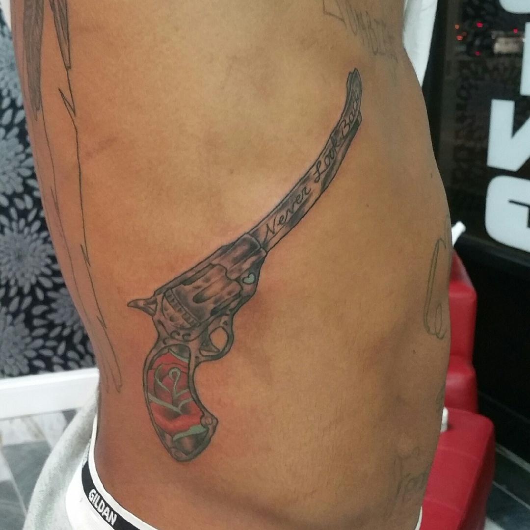 72 Delightful Gun Tattoos On Thigh