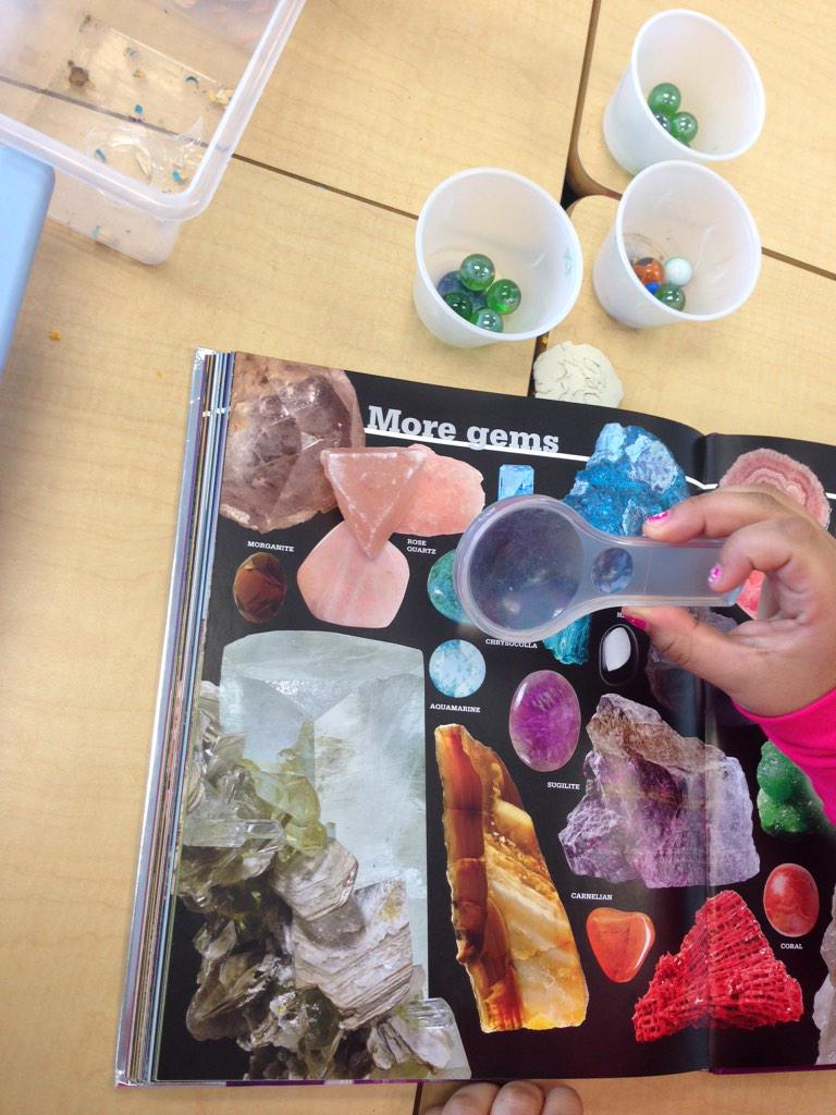 MrsMillersRoom's tweet image. We examined rocks and discovered we have a rose quartz rock in our class collection #learnThroughObservation