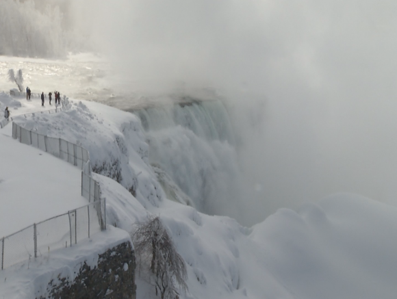 WOODTV's tweet photo. It's freezing cold, but visitors are still enjoying Niagara Falls. PHOTOS: http://t.co/vbMBuKIpuR http://t.co/3oYIUm3ah5
