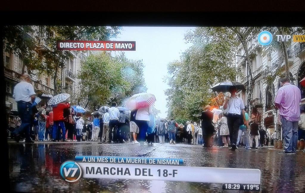 MoskitaMuertaOk's tweet photo. No es menor la utilización de cada plano a la hora de cortarte el #18F
Pensa por vos mismo http://t.co/zKLVNkLu3l