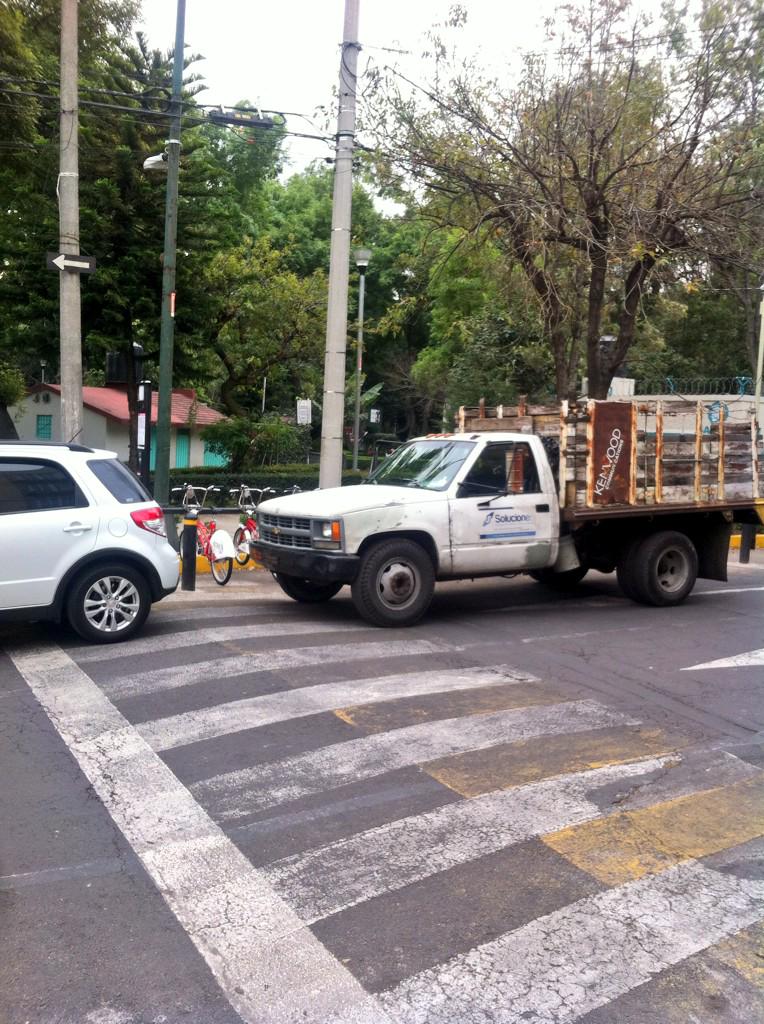 floresaquino's tweet photo. Jorge Romero dándole bienvenida a @ecobici en la @Colonia_Acacias @En_laDelValle! Gracias delegado!!! http://t.co/oFHux7bLRp