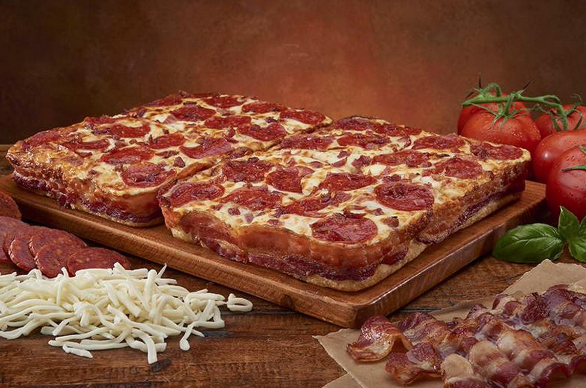 fox4kc's tweet photo. Little Caesars introduces pizza wrapped in 3.5 feet of #bacon http://t.co/SH6TxPXx2u http://t.co/u88dhktu2i
