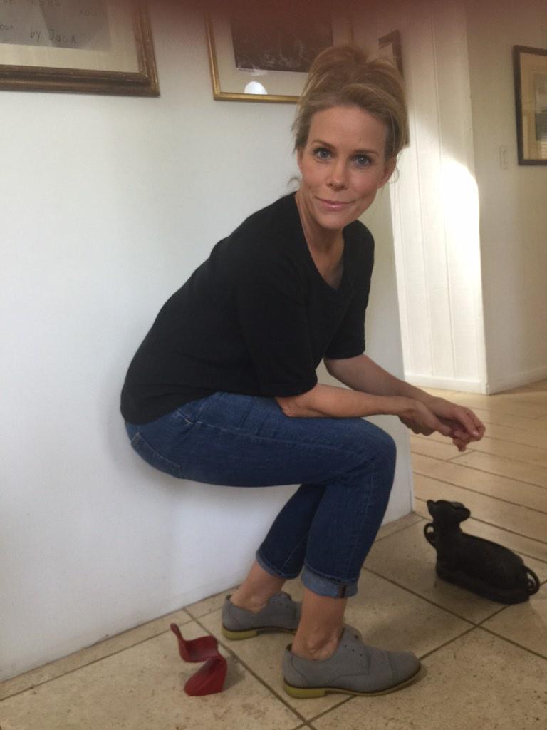 AngelicMarge's tweet image. “@CherylHines: I bought this chair online. It looked so much bigger in the pic. #tinychair http://t.co/LeOOPT7Z1y” Haha