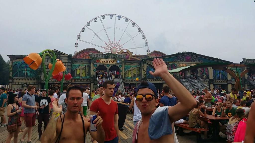 wephale's tweet photo. Buenas noches. #Tomorrowland2014 http://t.co/jVmPFu4lzZ