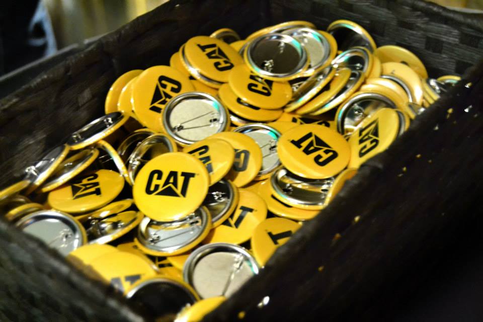 Orgulloso del amarillo Cat ¿Cómo lo representas? #RompeLoEstablecido