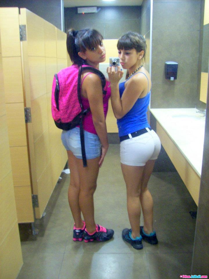 YaibaPhantom's tweet photo. School cuties http://t.co/IonUbS4b8P