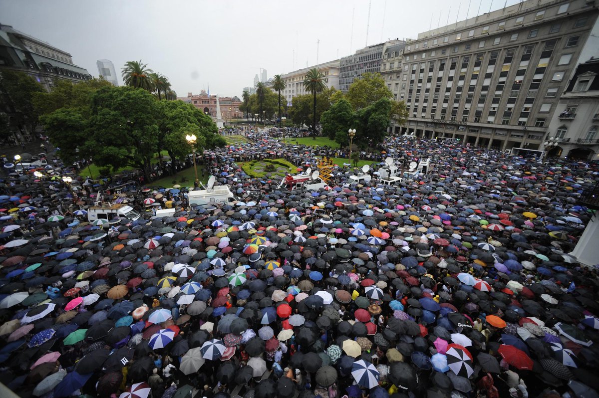 mauriciomacri's tweet photo. POR LA JUSTICIA y POR LA REPÚBLICA http://t.co/4o47OvxD0x