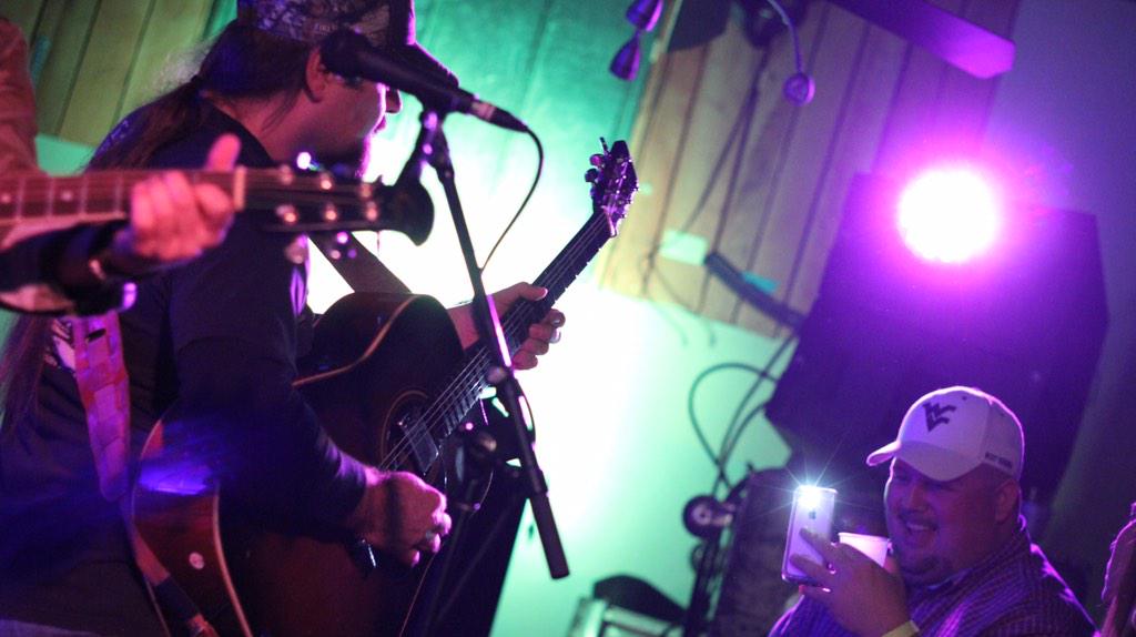 DavissonBroBand's tweet photo. Do you have a picture from one of our shows?! Make sure you tag us using #davissonbros http://t.co/5e1LOdtyUi