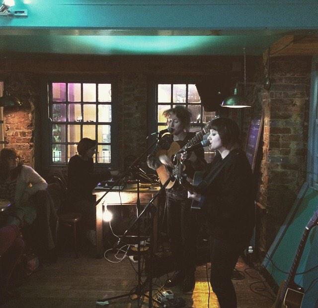 AMiAMiTY's tweet image. Lovely to have @meanddeboe @DJ_AmyB and @RosiePFreelance all in the same room tonight @fishbowlpub Great gig. X