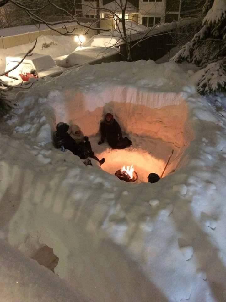 BostonDotCom's tweet photo. These folks in Boston have got #BOSnow all figured out. Snow + Fire = Canada  http://t.co/XHA0izrFHm http://t.co/agzHVYuVvd