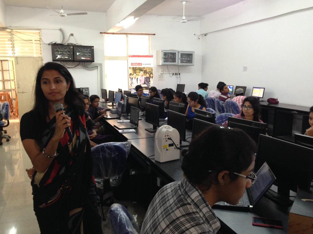 lizziepriyam's tweet image. @OracleAcademy #codejavatogether we are here to spread #codejava to Gujarat. 75 students are here and excited
