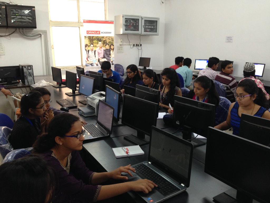 lizziepriyam's tweet image. @OracleAcademy #codejavatogether we are here to spread #codejava to Gujarat. 75 students are here and excited