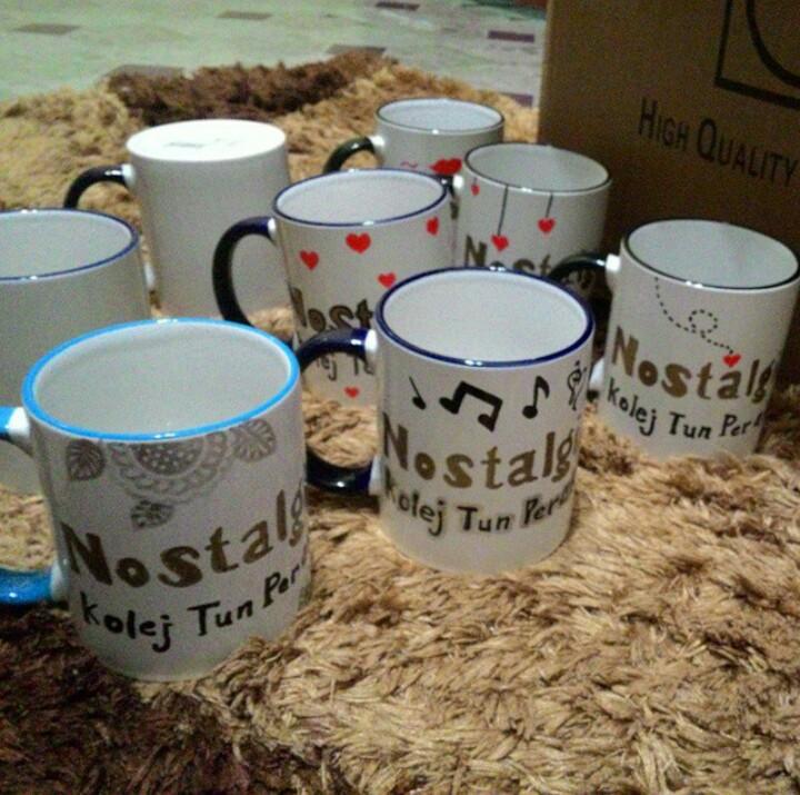 izzDaniel_8's tweet image. Rumah dah macam kedai,
So cuti2 tolong la diorang buat cawan ngan #ToteBag ...
#AntiAssignment #buatlastminute