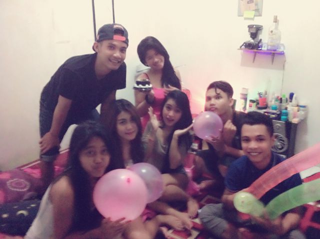 putriulfa82's tweet photo. Thank's to Allah , keluarga, sahabat , mas arif buat surprise yg kemarin , love you all http://t.co/JGb86FP0ow